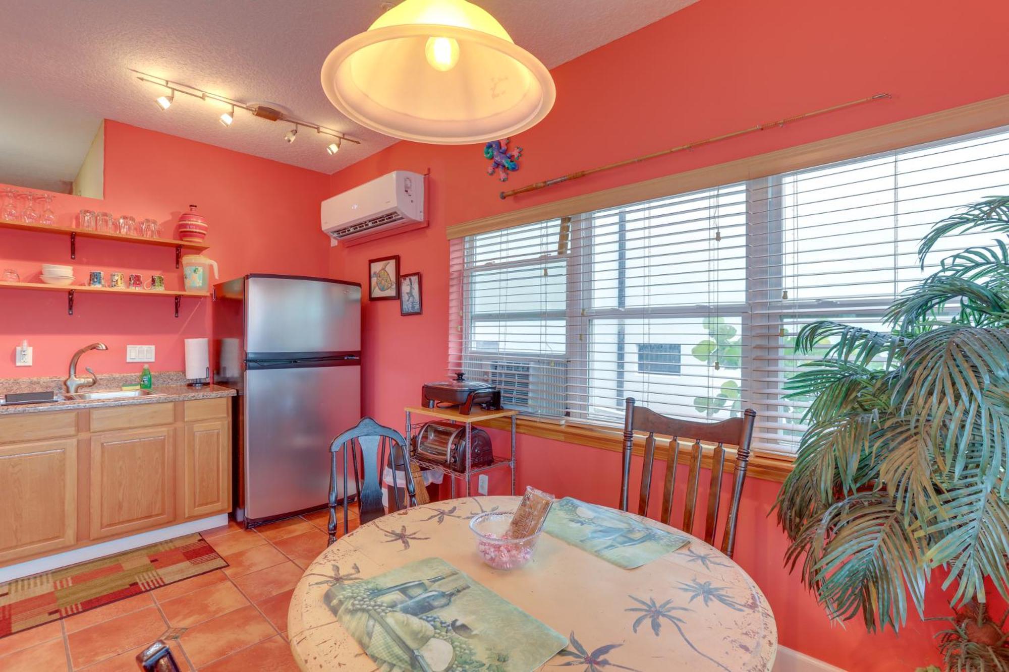 Vibrant Condo - Walk To Indian Rocks Beach! Clearwater Beach Exterior photo